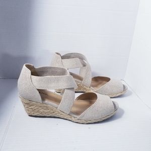 SOLANZ TAN WITH GOLD SPARKLES WEDGE SIZE 9